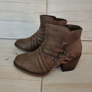 -GYPSY JAZZ/VERY G- GOVERNOR TAUPE BOOTS